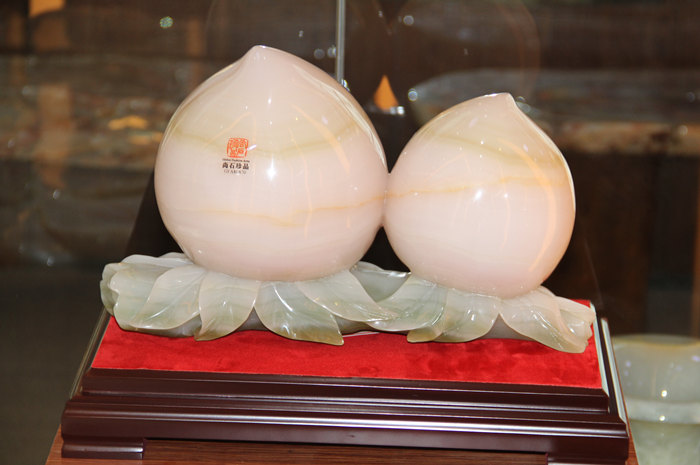 玉石禮品,玉雕品牌,玉石仙桃,龍美達石材集團,尚石珍品